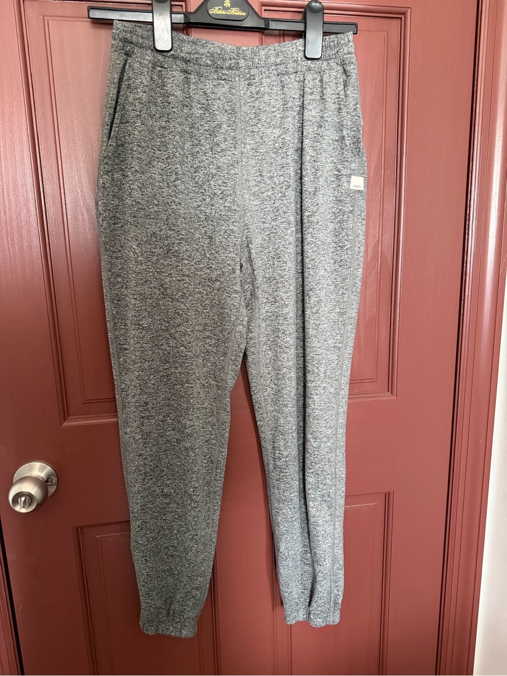 VUORI Heather Gray Knit Jogger Pants